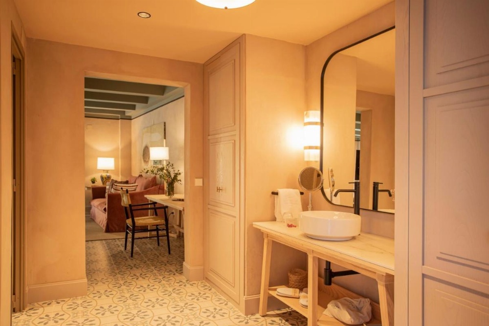 Room image 4